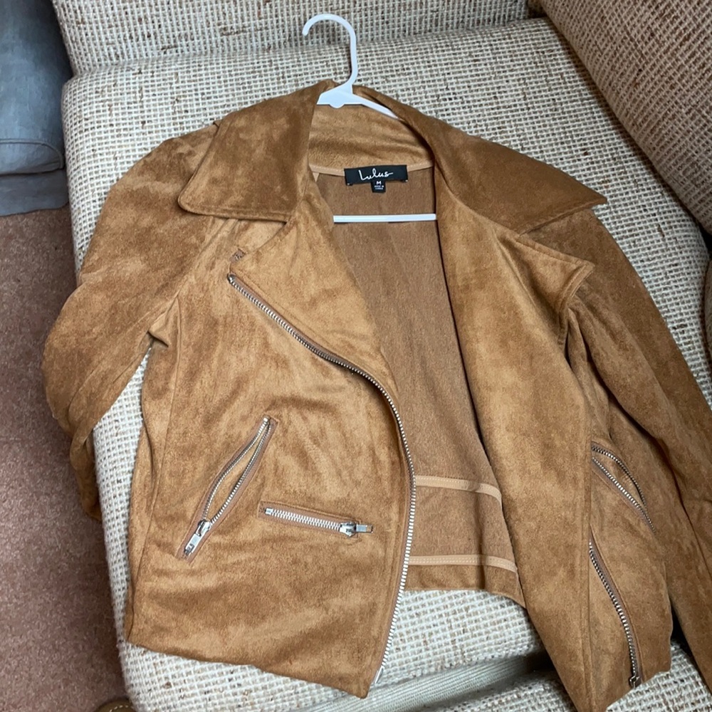 Lulu’s brown jacket!